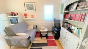 TV - Charming Cottage with Garden, Near Beach & Town - La Tranche-sur-Mer (La Tranche-sur-Mer)