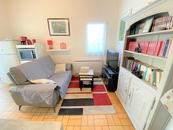 TV - Charming Cottage with Garden, Near Beach & Town - La Tranche-sur-Mer (La Tranche-sur-Mer)