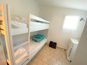 2 bedrooms, free WiFi - Charming Cottage with Garden, Near Beach & Town - La Tranche-sur-Mer (La Tranche-sur-Mer)