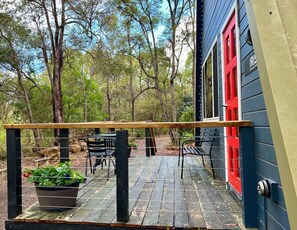 Outdoor dining - Iris at Porongurup Chalets (Porongurup)