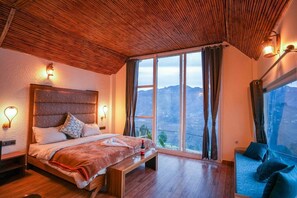 奢华客房 | 高档床上用品、折叠床/加床（额外收费）、免费 WiFi、床单