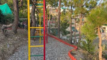 Área de juegos infantiles al aire libre