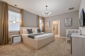 10 Schlafzimmer, Bügeleisen/Bügelbrett, Reisekinderbett, WLAN