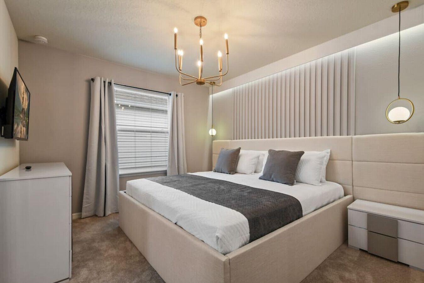 10 habitaciones, tabla de planchar con plancha, cuna de viaje y wifi 