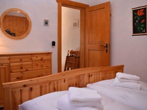 2 camere, una scrivania, accesso a Internet gratuito