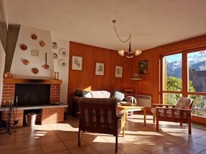 Televisión de pantalla plana, chimenea
