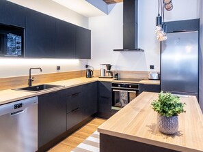 Fridge, microwave, dishwasher, cookware/dishes/utensils - Vaaranhelmi by Interhome (Kuusamo)