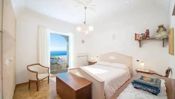 3 bedrooms, desk, iron/ironing board, WiFi