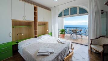 3 Schlafzimmer, Schreibtisch, Bügeleisen/Bügelbrett, WLAN