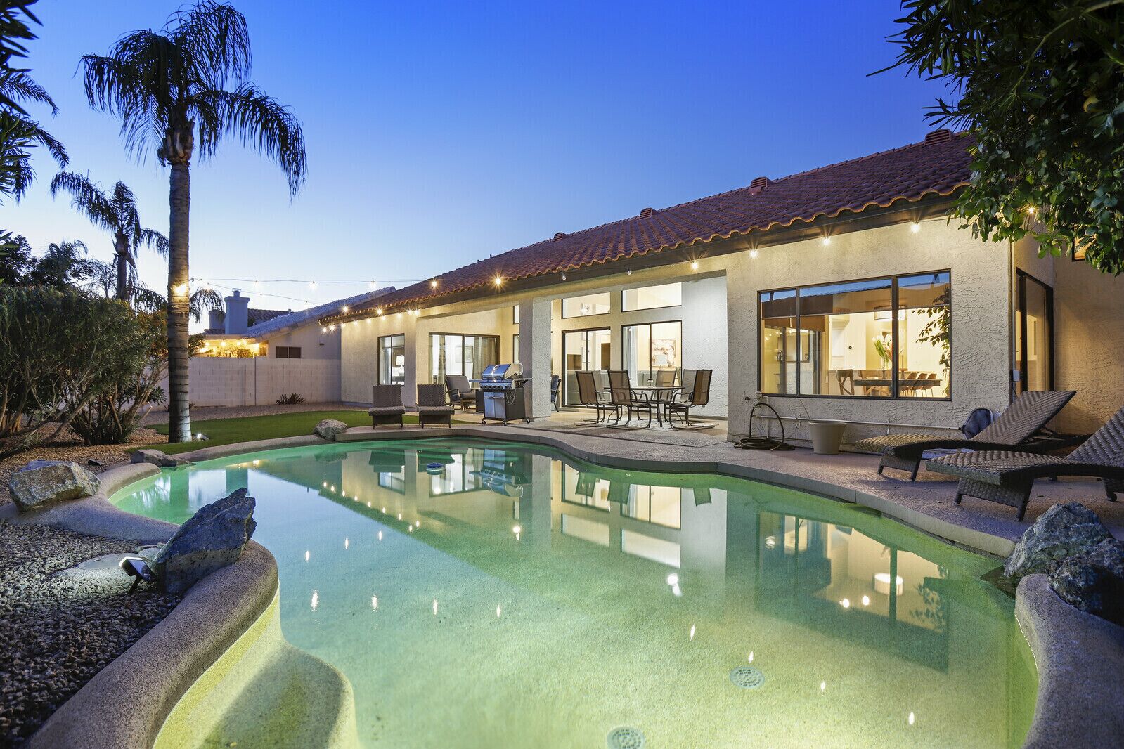 This house is a 4 bedroom(s), 2 bathrooms, located in Scottsdale, AZ.