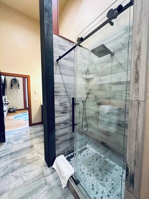 Rainfall showerhead, hair dryer, towels
