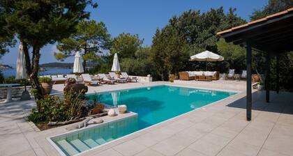 Villa Veneziana – Exklusive Luxusvilla am Strand mit Privatstrand & Pool