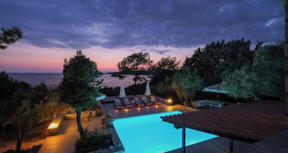 Villa "Veneziana in Syvota" avec vue sur mer, piscine et Wi-Fi.