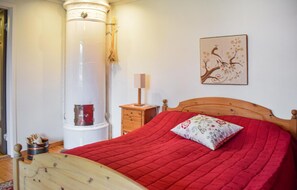 5 bedrooms, travel cot, free WiFi