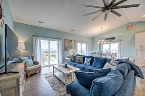 Smart TV, fireplace, DVD player, books