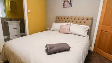 4 quartos, individualmente decorados, individualmente mobiliados