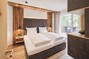 1 bedroom, iron/ironing board, free WiFi, bed sheets - Holiday Apartment 'Silva Romantic' with Mountain View, Private Terrace and Wi-Fi (San Giovanni)