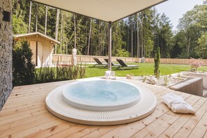 Terrace/patio - Holiday Apartment 'Silva Forest' with Mountain View, Private Terrace and Wi-Fi (San Giovanni)