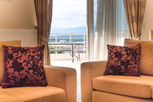 Family Apartment | Living area | 45-inch Smart TV with satellite channels, TV - Asterousia Apartment (Archanes-Asterousia)