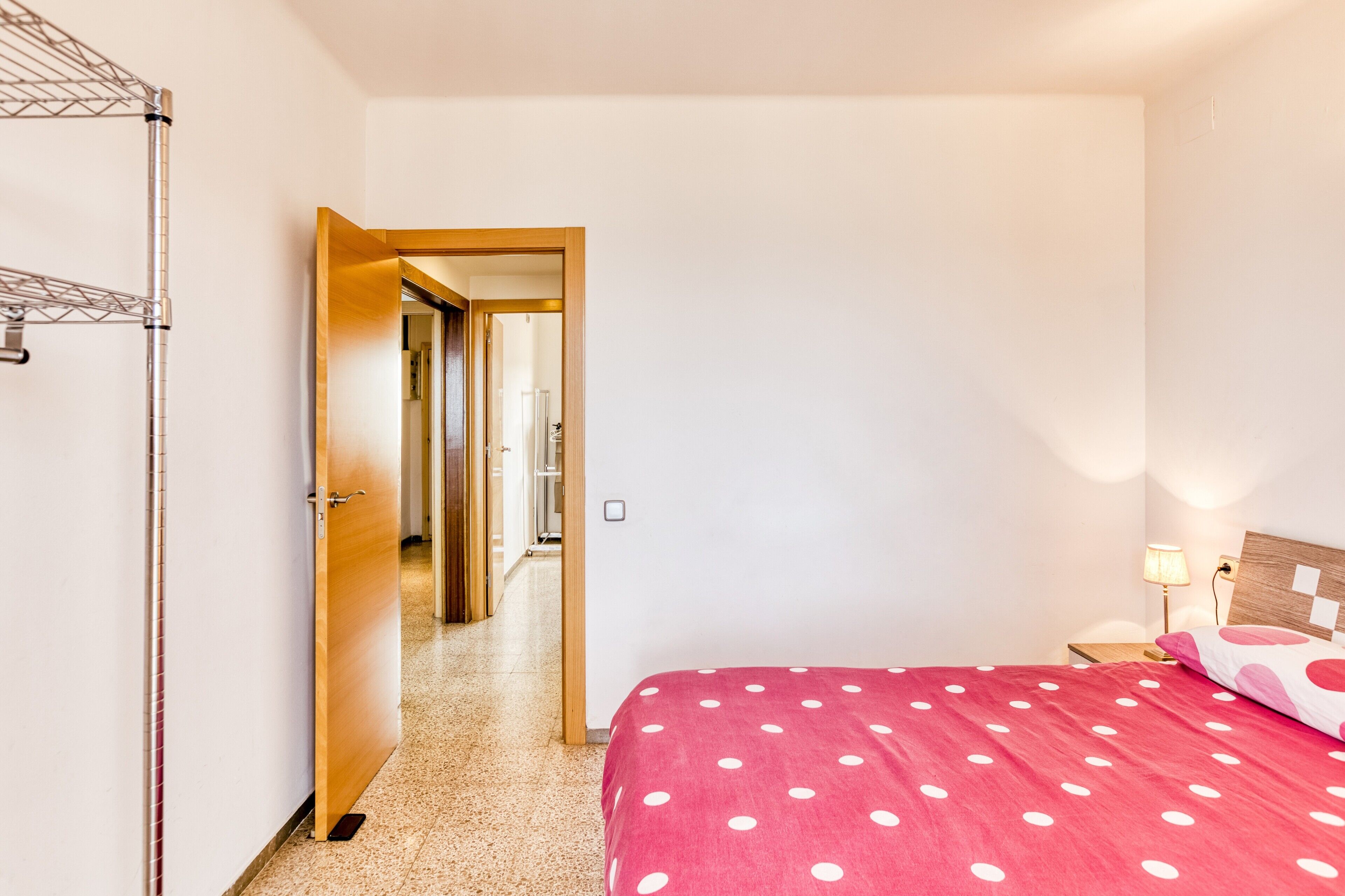 2 多间卧室、免费 WiFi、床单