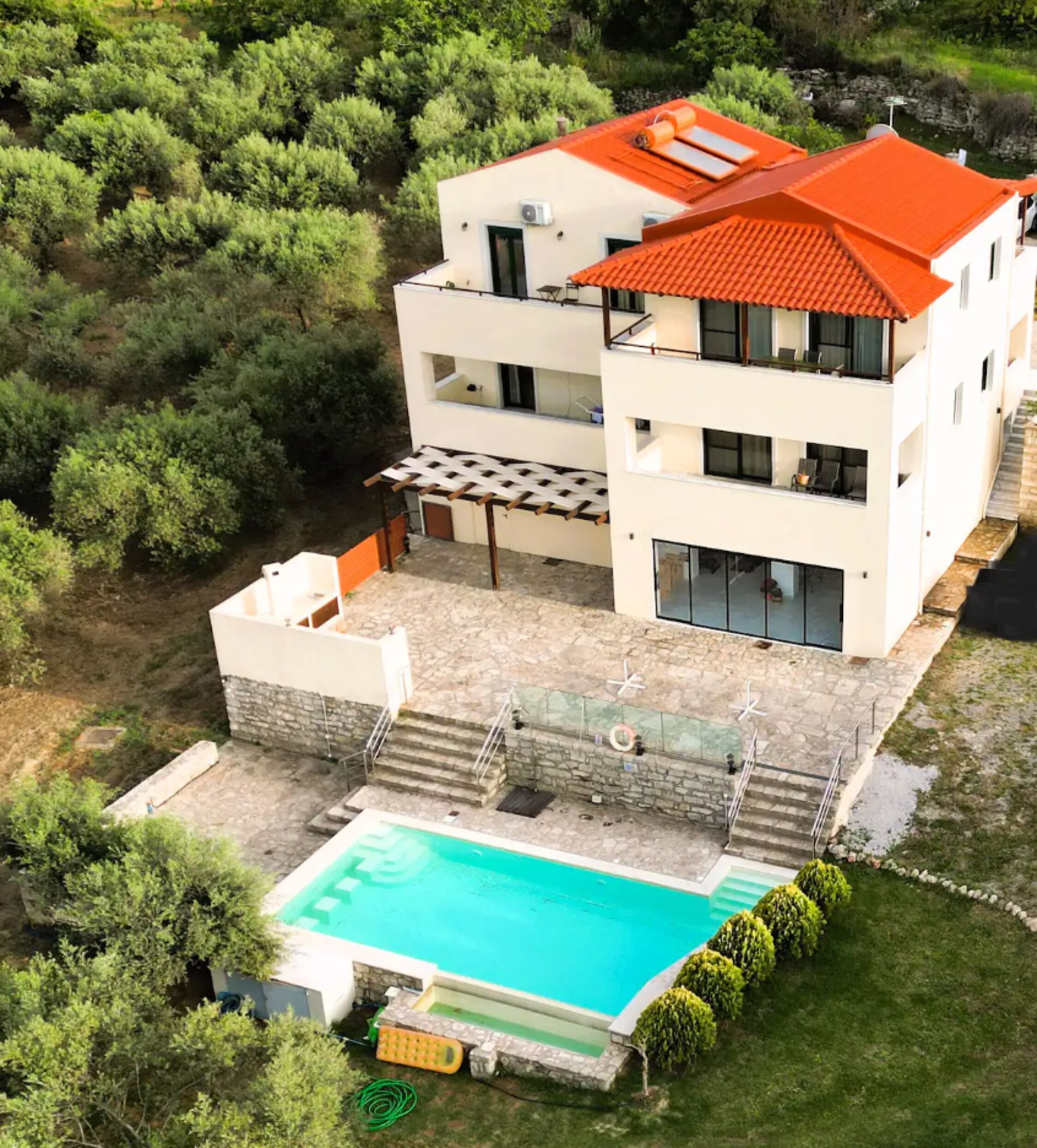 المنشأة من الخارج