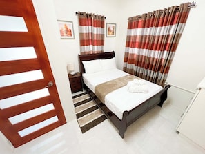 Iron/ironing board, free WiFi, bed sheets