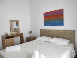 City Apartment | 2 bedrooms, Egyptian cotton sheets, premium bedding, down comforters - Komfort Appartment (Kos)