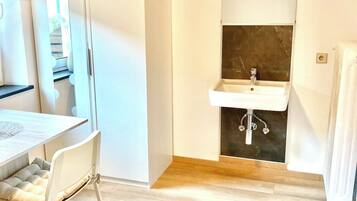 Classic Single Room | Hypo-allergenic bedding, down comforters, memory foam beds