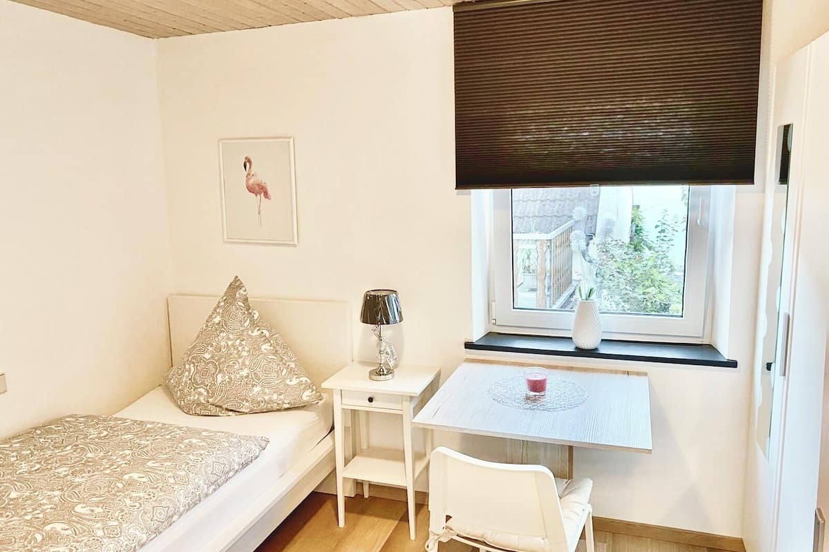 Classic Single Room | Hypo-allergenic bedding, down comforters, memory foam beds