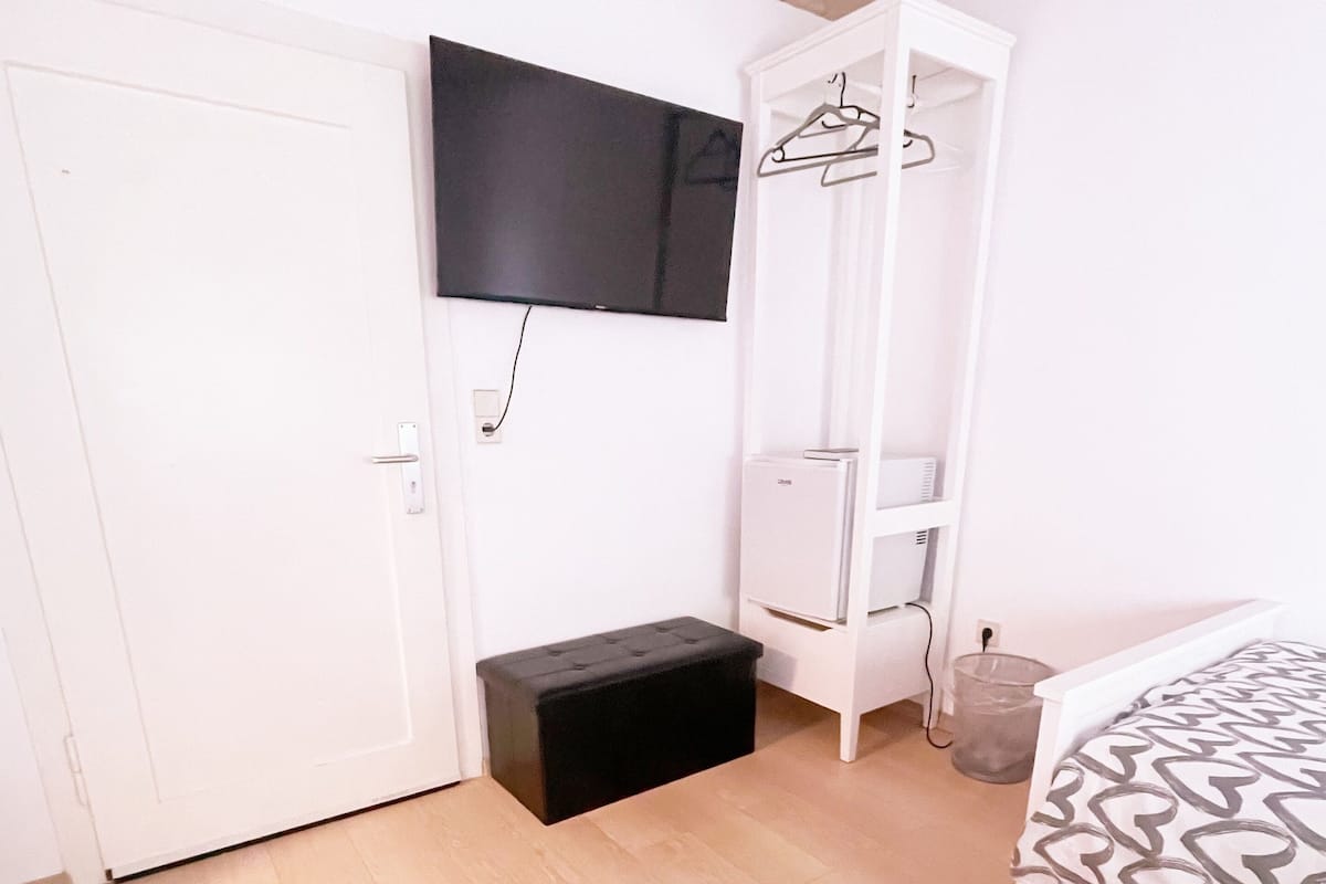 Business Double or Twin Room | Hypo-allergenic bedding, down comforters, memory foam beds