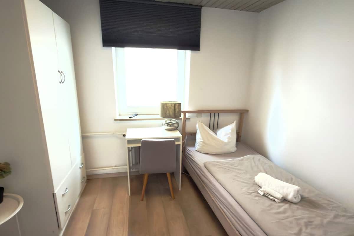 Classic Single Room | Hypo-allergenic bedding, down comforters, memory foam beds