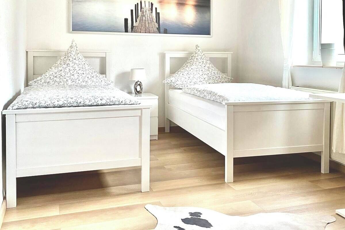 Quarto casal ou duplo básico | Roupas de cama antialérgicas, edredons de pluma