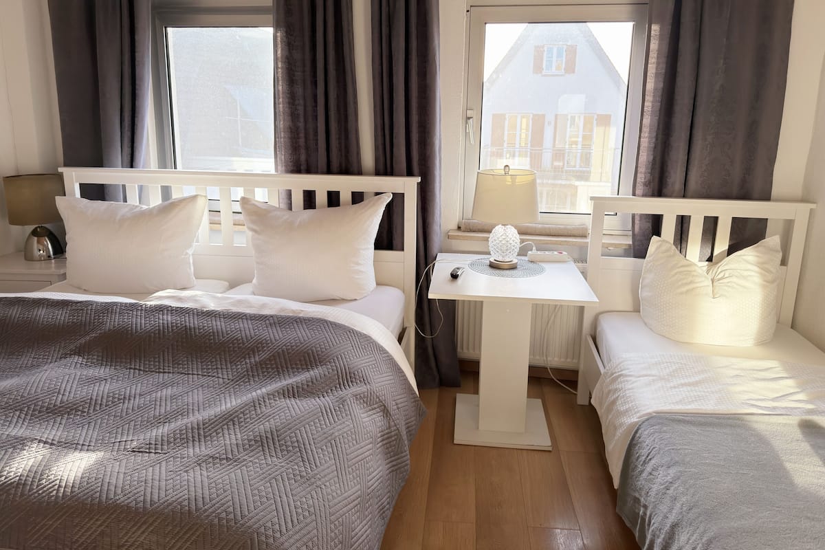 Comfort Triple Room | Hypo-allergenic bedding, down comforters, memory foam beds