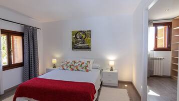 4 quartos, ferros/tábuas de passar roupa, Wi-Fi de cortesia