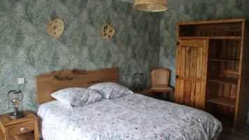 5 habitaciones, tabla de planchar con plancha y wifi gratis