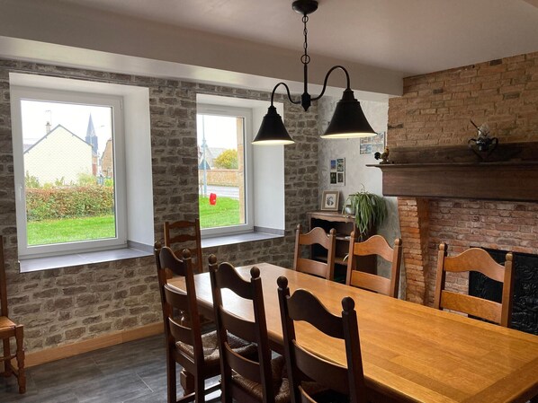 Dining - Holiday Home "Gîte Le Corbeau" with Private Terrace, Private Garden & Wi-Fi (Auvillers-les-Forges)