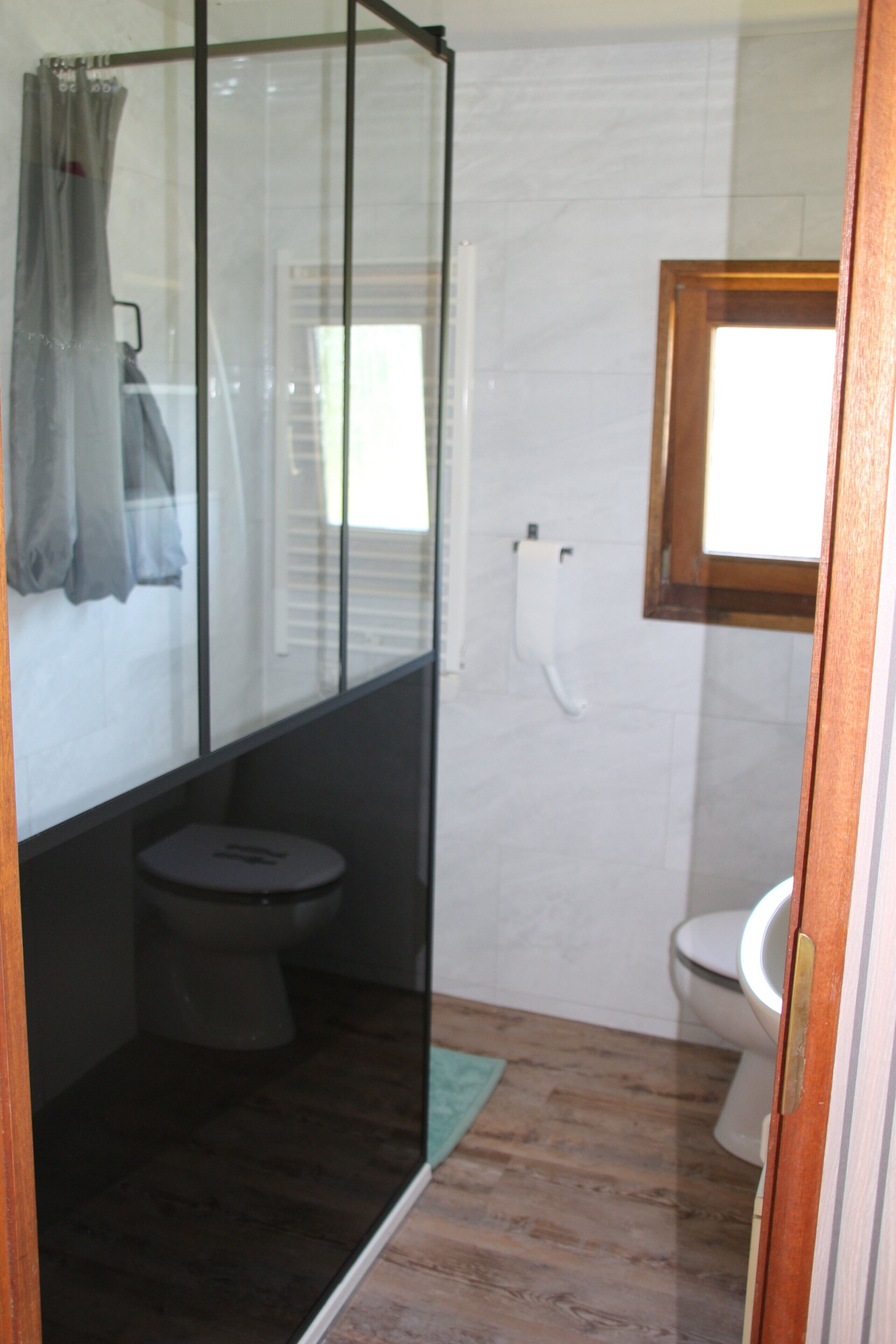 Badekar, gratis toiletartikler, hårtørrer, håndklæder