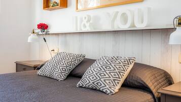 3 slaapkamers, een strijkplank/strijkijzer, gratis wifi, beddengoed