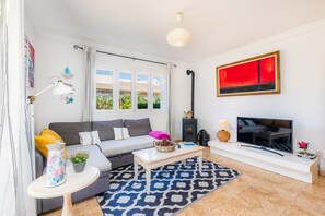 TV, fireplace, video games - Villa "Can Content" with Private Pool, Private Terrace and Wi-Fi (Muro)