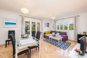 TV, fireplace, video games