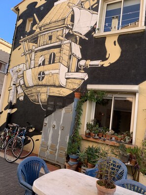 Outdoor dining - L'Estanque l'étang des vacances, air conditioning, parking lots (Sète)