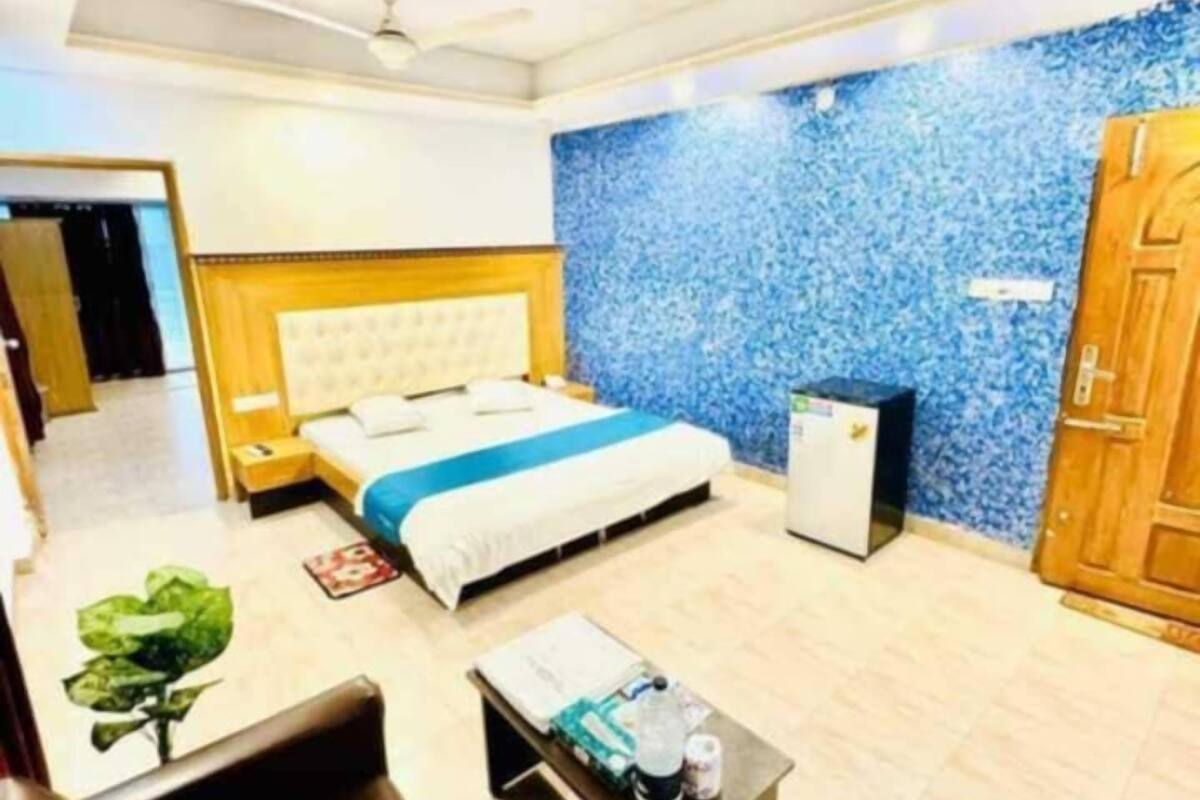 Down duvets, desk, laptop workspace, free WiFi