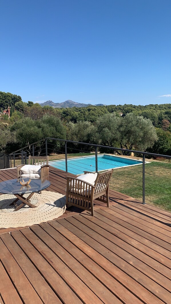 حمّام سباحة خارجي