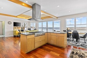Interior - Chic Modern Lake Getaway! (Colchester)
