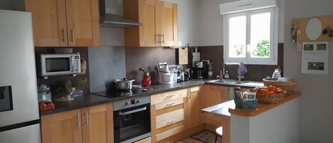 冰箱、微波炉、烤箱、炉灶