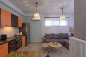 Leilighet – city | Oppholdsområde | En 40-tommers smart-TV med Parabol-TV samt TV