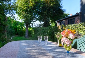 تناول الطعام بالخارج