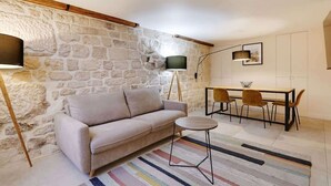 Living area - An Atypical 2-BR on l'Ile de la Cité (Paris)