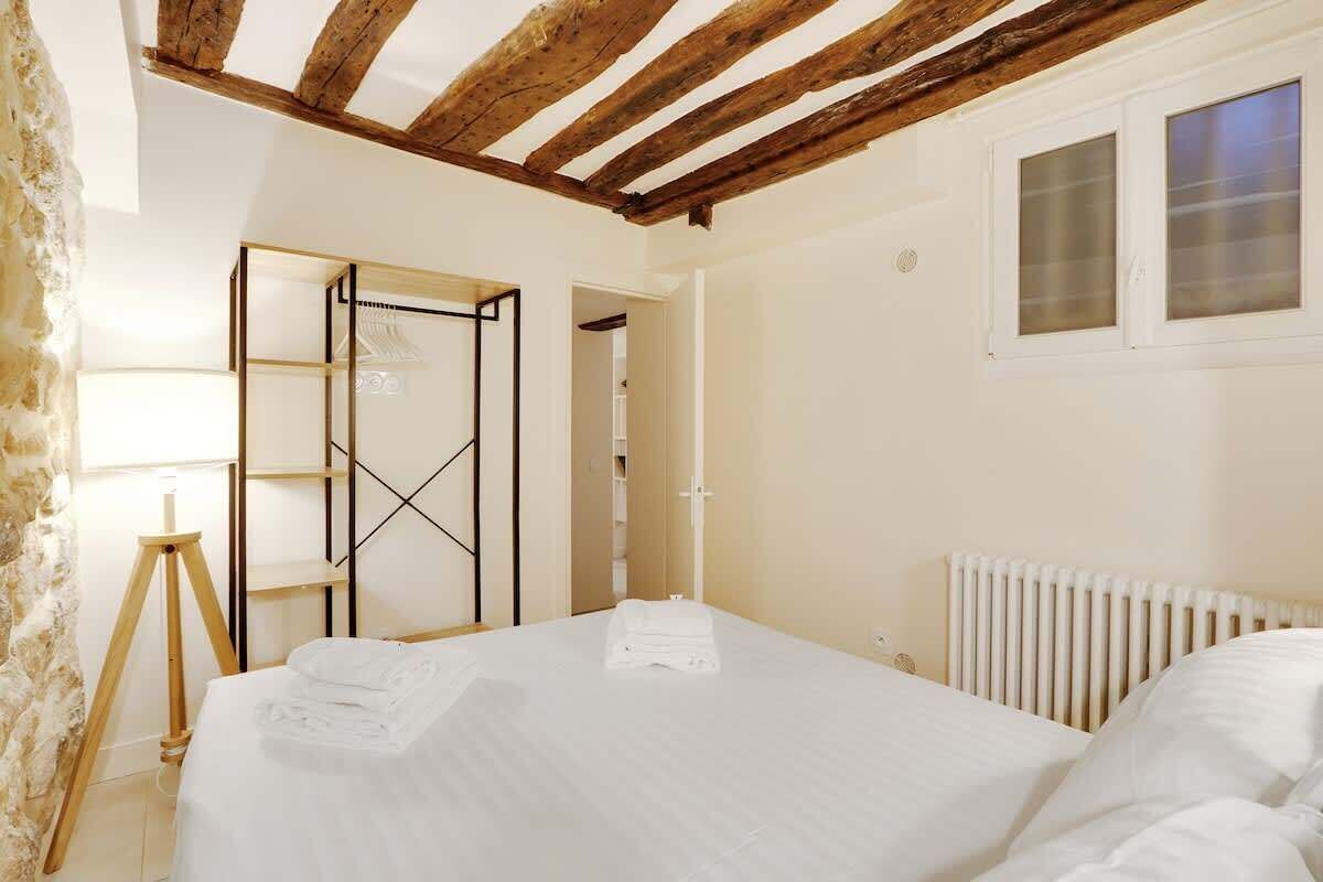 2 bedrooms, iron/ironing board, travel cot, WiFi