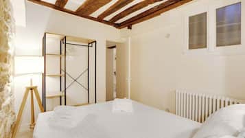 2 bedrooms, iron/ironing board, travel cot, WiFi
